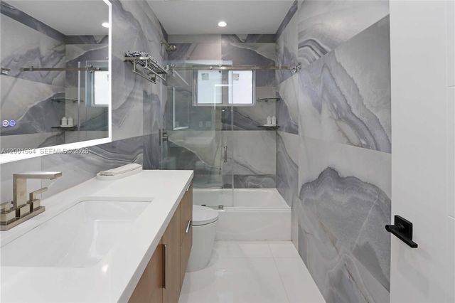 1220 Azalea Cres, Hollywood, FL 33019