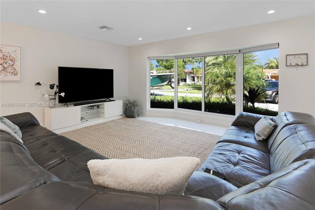 1220 Azalea Cres, Hollywood, FL 33019