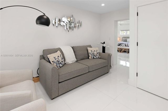 1220 Azalea Cres, Hollywood, FL 33019