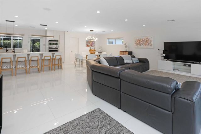 1220 Azalea Cres, Hollywood, FL 33019