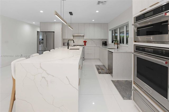 1220 Azalea Cres, Hollywood, FL 33019