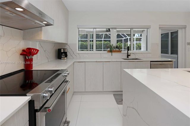 1220 Azalea Cres, Hollywood, FL 33019