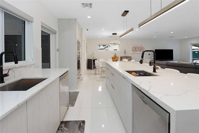 1220 Azalea Cres, Hollywood, FL 33019