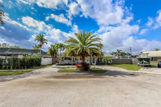 1220 Azalea Cres, Hollywood, FL 33019