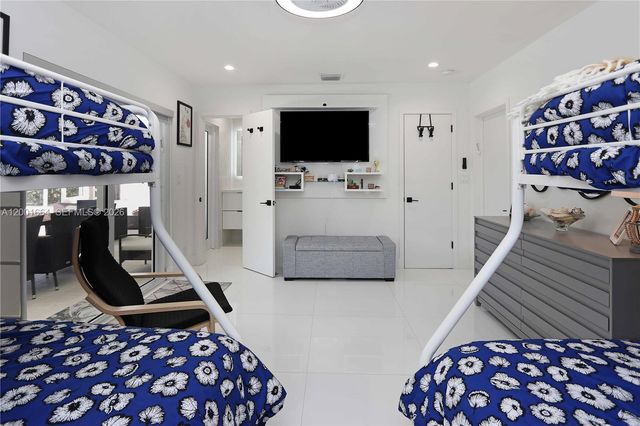 1220 Azalea Cres, Hollywood, FL 33019