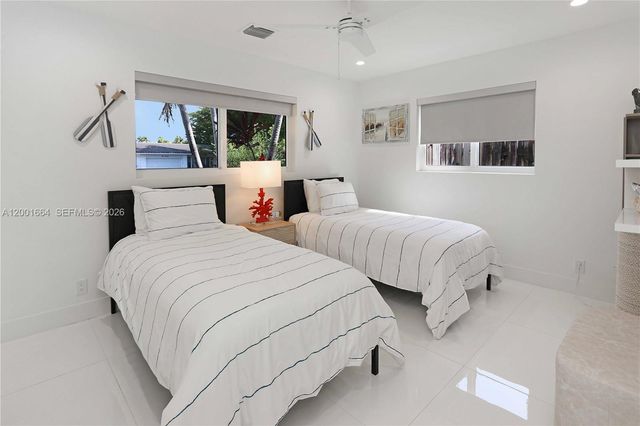 1220 Azalea Cres, Hollywood, FL 33019