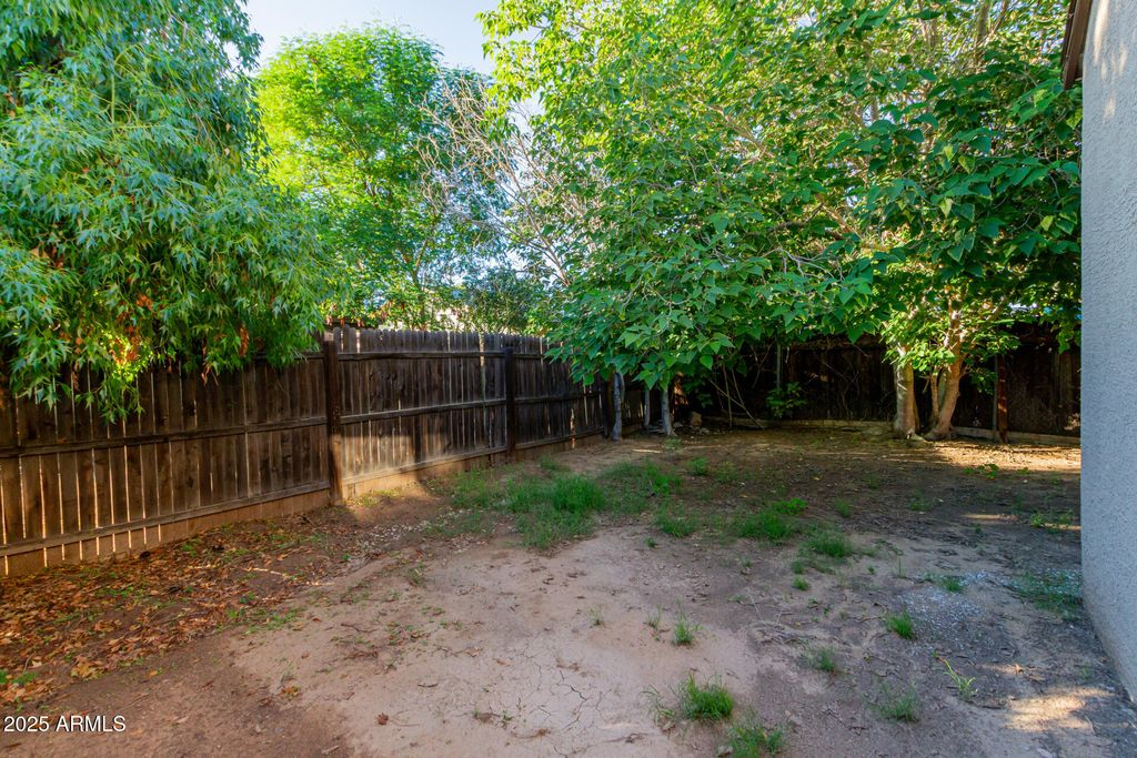 Image 26 of property listing at 2128 W GEORGIA Avenue, Phoenix, AZ 85015