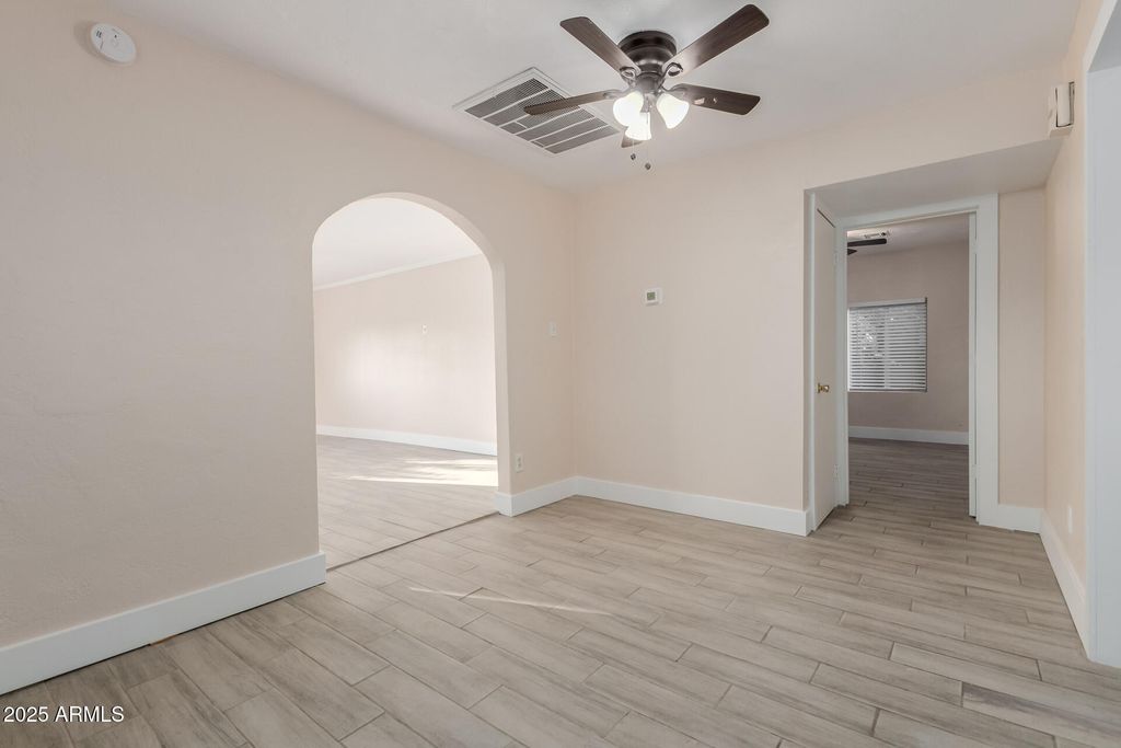 Image 9 of property listing at 2128 W GEORGIA Avenue, Phoenix, AZ 85015