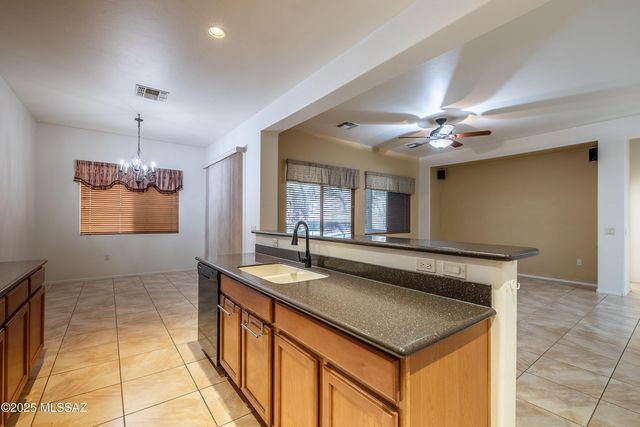 5860 S Painted Canyon Drive, Green Valley, AZ 85622