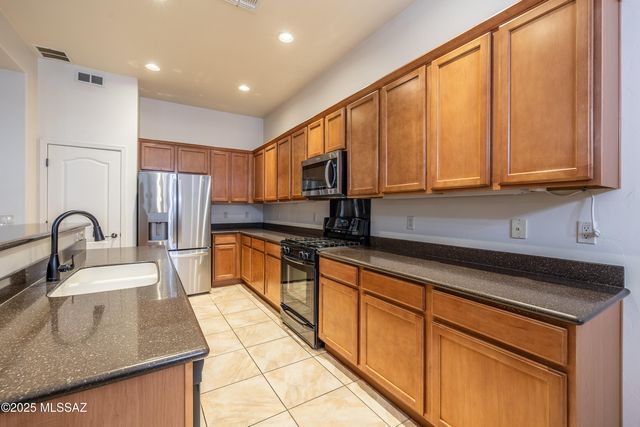 5860 S Painted Canyon Drive, Green Valley, AZ 85622