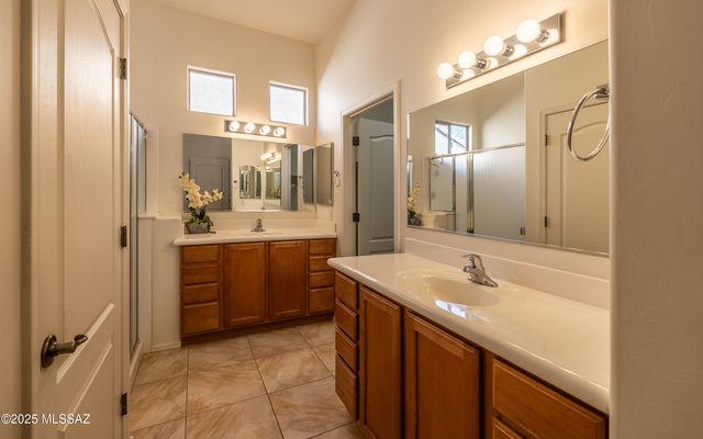 5860 S Painted Canyon Drive, Green Valley, AZ 85622