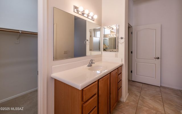 5860 S Painted Canyon Drive, Green Valley, AZ 85622