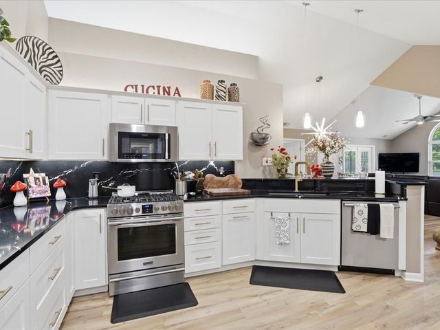 3305 SE Glenstone Drive 253, Grimes, IA 50111