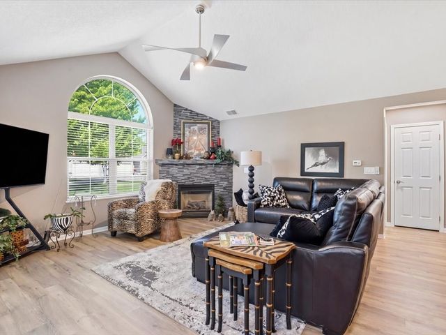 3305 SE Glenstone Drive 253, Grimes, IA 50111