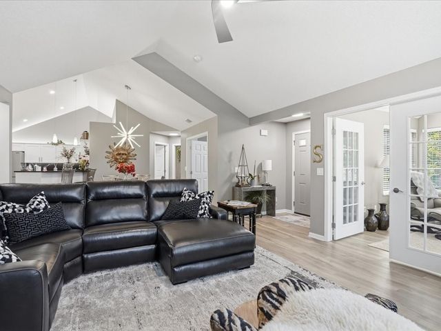 3305 SE Glenstone Drive 253, Grimes, IA 50111