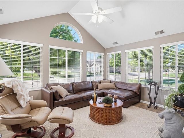 3305 SE Glenstone Drive 253, Grimes, IA 50111