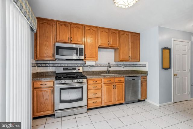 902 TANGLEWOOD DR, Sicklerville, NJ 08081