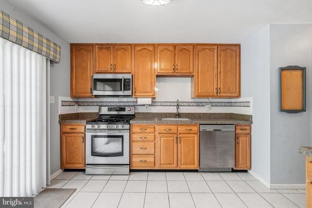 902 TANGLEWOOD DR, Sicklerville, NJ 08081