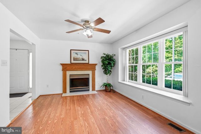 902 TANGLEWOOD DR, Sicklerville, NJ 08081