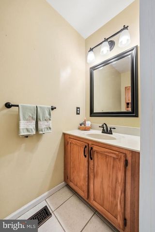 902 TANGLEWOOD DR, Sicklerville, NJ 08081
