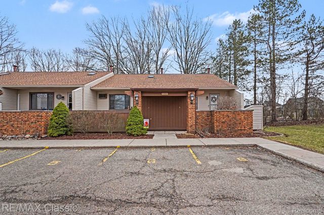 25691 Lexington Drive 5, South Lyon, MI 48178