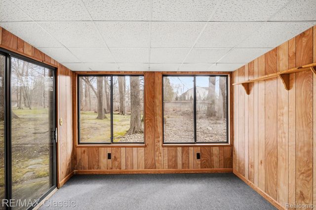 25691 Lexington Drive 5, South Lyon, MI 48178