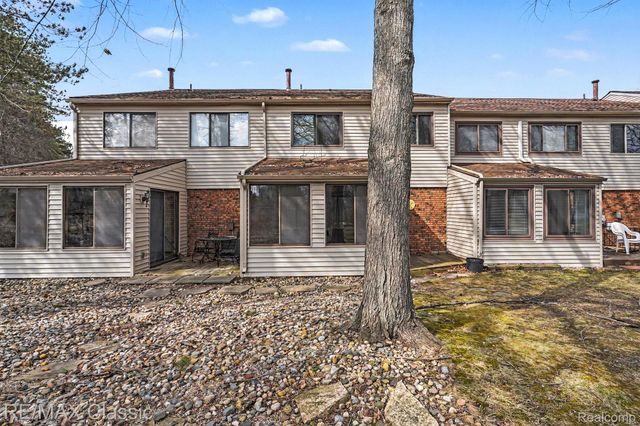 25691 Lexington Drive 5, South Lyon, MI 48178