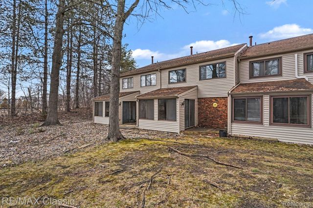 25691 Lexington Drive 5, South Lyon, MI 48178