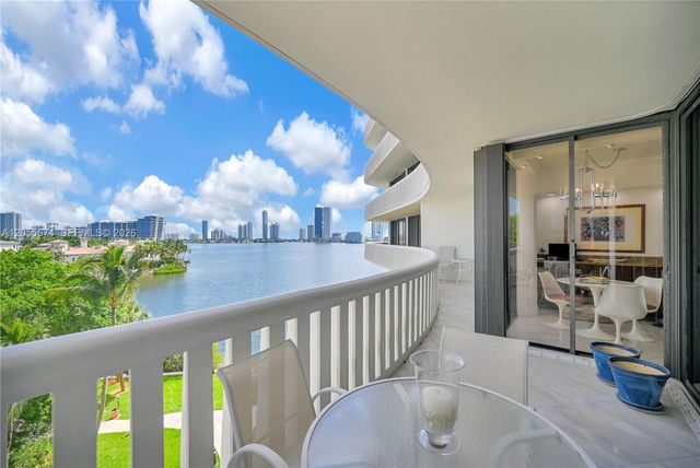3000 Island Boulevard 505, Aventura, FL 33160