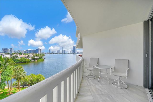 3000 Island Boulevard 505, Aventura, FL 33160
