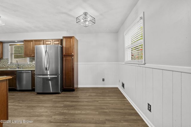 7202 Lawnside Dr, Louisville, KY 40214
