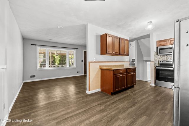 7202 Lawnside Dr, Louisville, KY 40214