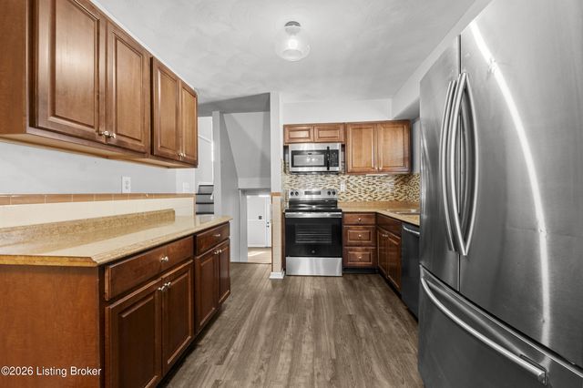 7202 Lawnside Dr, Louisville, KY 40214