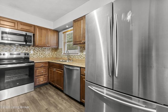 7202 Lawnside Dr, Louisville, KY 40214
