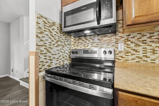 7202 Lawnside Dr, Louisville, KY 40214