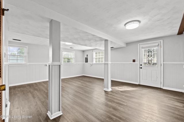 7202 Lawnside Dr, Louisville, KY 40214