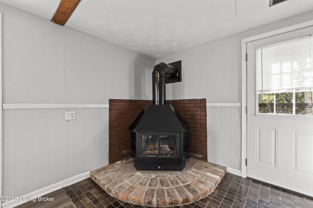 7202 Lawnside Dr, Louisville, KY 40214
