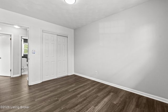 7202 Lawnside Dr, Louisville, KY 40214