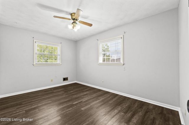 7202 Lawnside Dr, Louisville, KY 40214