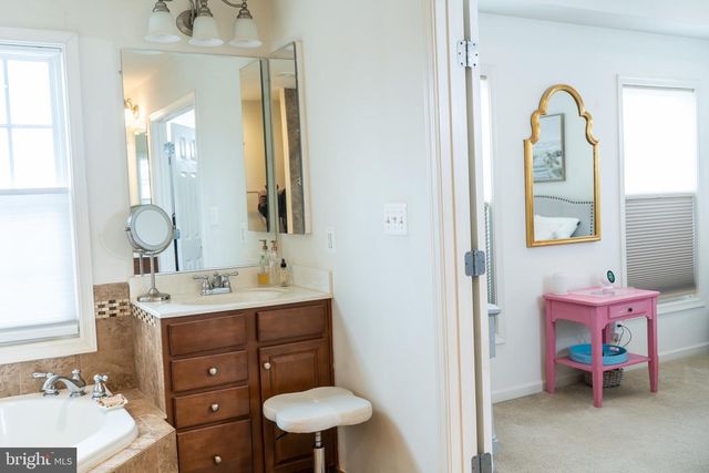 25095 CROXLEY GREEN SQ, Aldie, VA 20105
