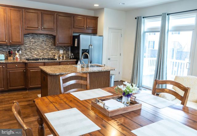 25095 CROXLEY GREEN SQ, Aldie, VA 20105
