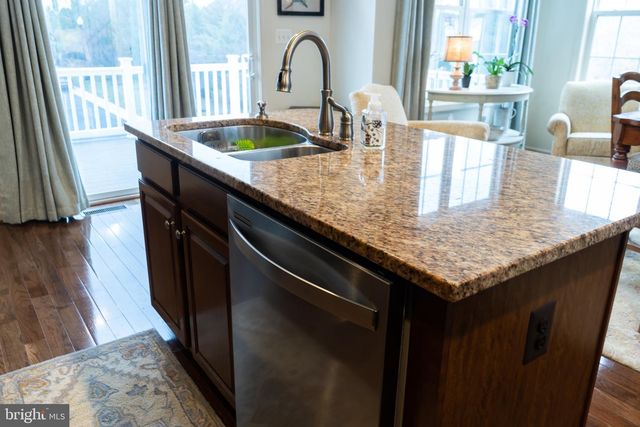 25095 CROXLEY GREEN SQ, Aldie, VA 20105