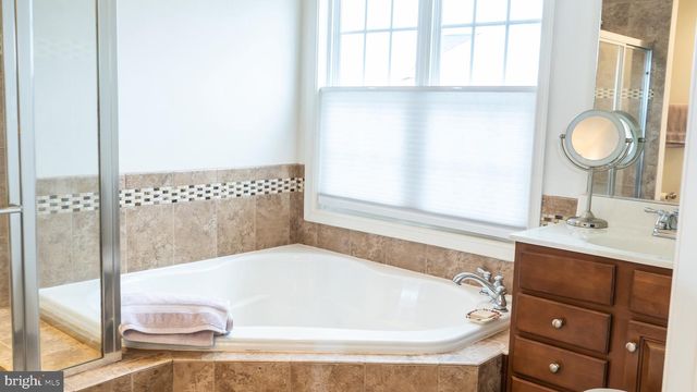 25095 CROXLEY GREEN SQ, Aldie, VA 20105