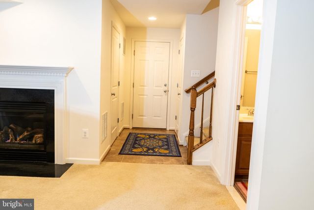 25095 CROXLEY GREEN SQ, Aldie, VA 20105