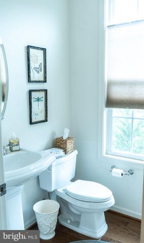 25095 CROXLEY GREEN SQ, Aldie, VA 20105