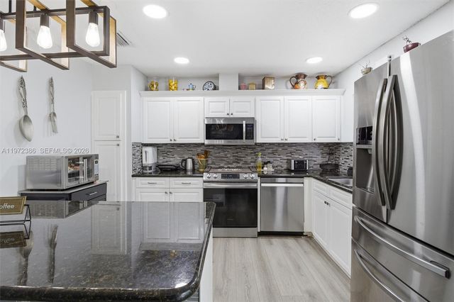 431 S OLD HIATUS RD, Plantation, FL 33325