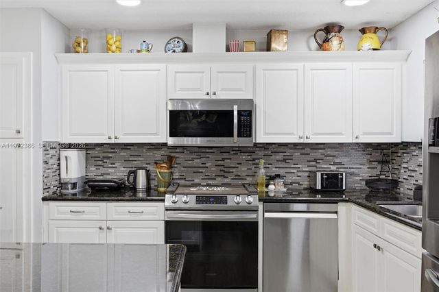 431 S OLD HIATUS RD, Plantation, FL 33325