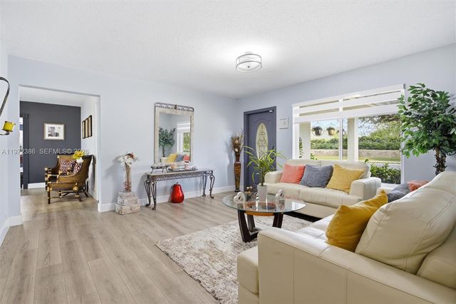 431 S OLD HIATUS RD, Plantation, FL 33325