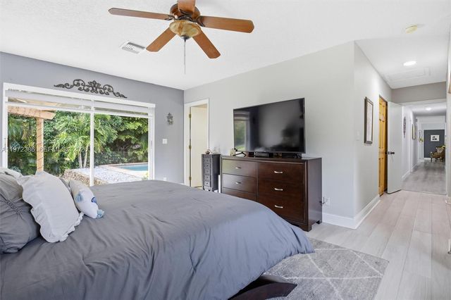 431 S OLD HIATUS RD, Plantation, FL 33325