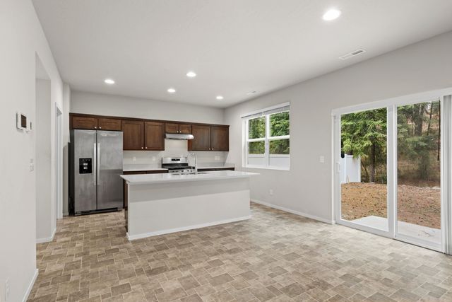 1106 E Silver Pine Rd, Colbert, WA 99005